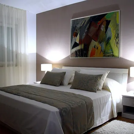 Апартаменти Akvarel *